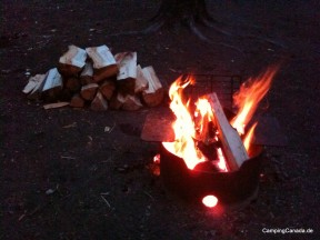 Lagerfeuer auf dem Whistlers Campground bei Jasper